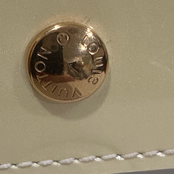 Louis Vuitton Vernis Wallet - Picture 8 of 9